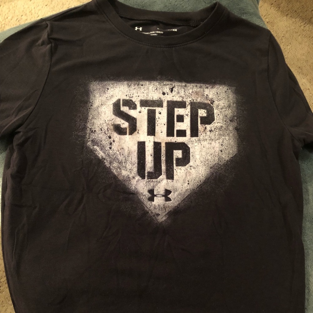 Under Armor shirt-boys size small-like new-no mark